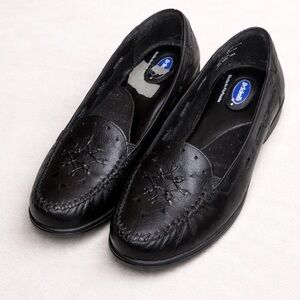 Dr Scholls Women’s Black Leather Flats with Cutouts, sz 9W